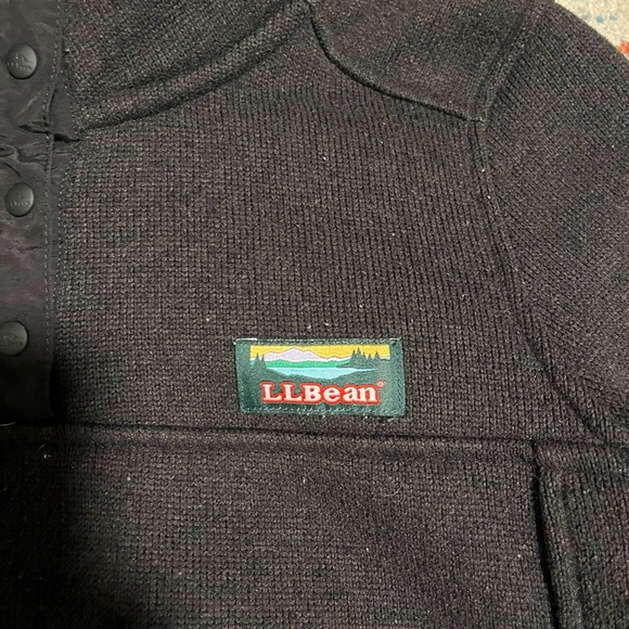 LL Bean black fleece pullover sweater with pocket - Picture 2 of 7
